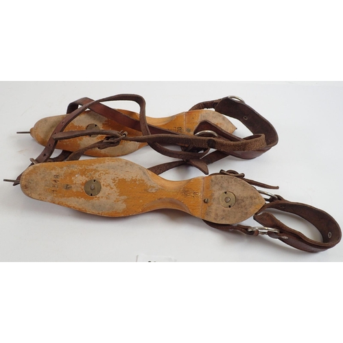 930 - A pair of Dutch antique wooden ice skates, size 26 