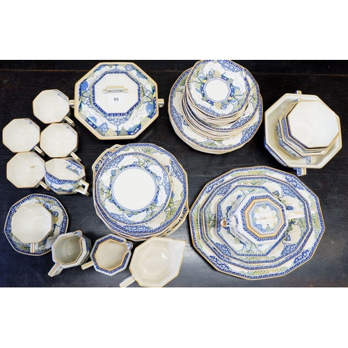 95 - A Doulton Merryweather dinner service comprising: six dinner plates, six breakfast plates, six tea p... 