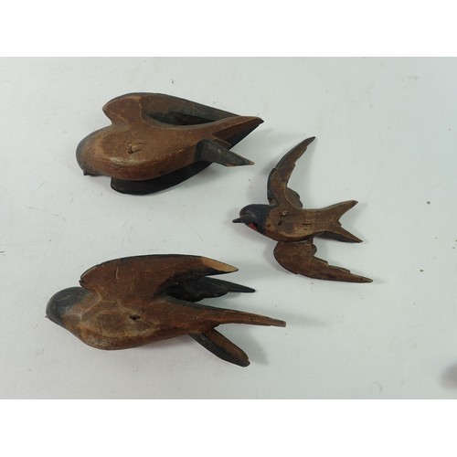 900 - A group of Black Forrest carved and painted swallows