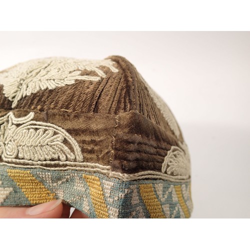 1131 - An old Indian embroidered hat