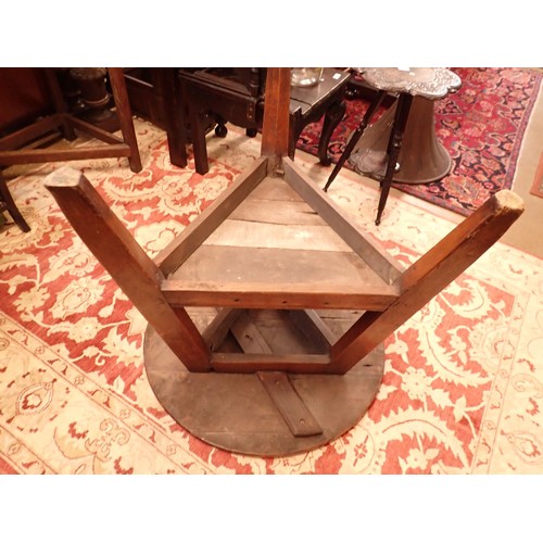 1382 - An 18th century elm topped cricket table with undertier and angular supports, 76cm diameter, 75cm hi... 