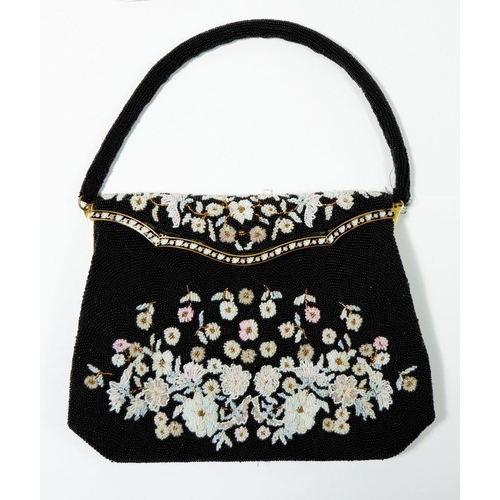 1135 - A vintage floral beadwork handbag