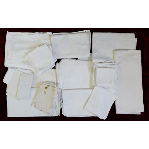 1147 - A box of eight table cloths and a quantity of napkins