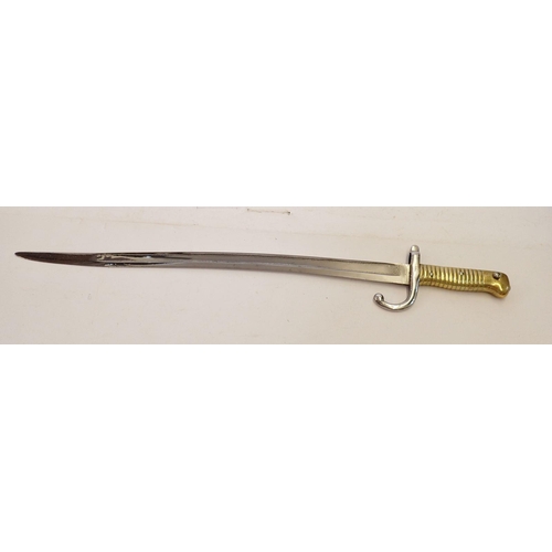 1164 - A WWI bayonet with brass handle, stamped 1900 8, blade 56cm