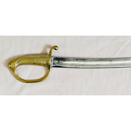 1170 - A 19th century curved sword with brass handle, blade 77cm