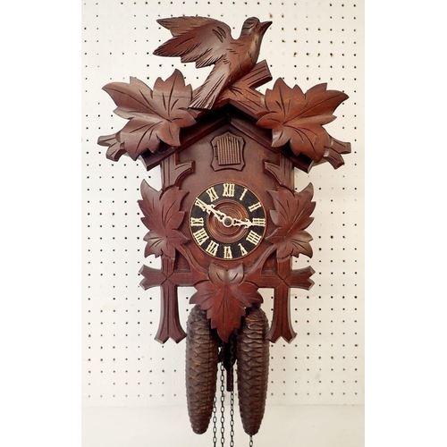 1250 - A vintage German carved Black Forest cuckoo clock with two weights and pendulum, 'Regular 812538' ma... 