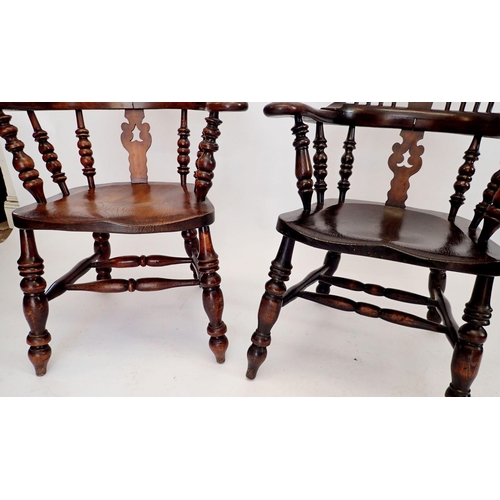 1256 - A pair of antique elm seated Windsor chairs by T B & W Cockayne of Sheffield