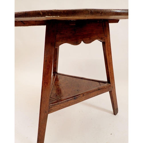 1258 - An 18th century elm cricket table on triangular supports with triangular undertier, 79cm diameter, 7... 