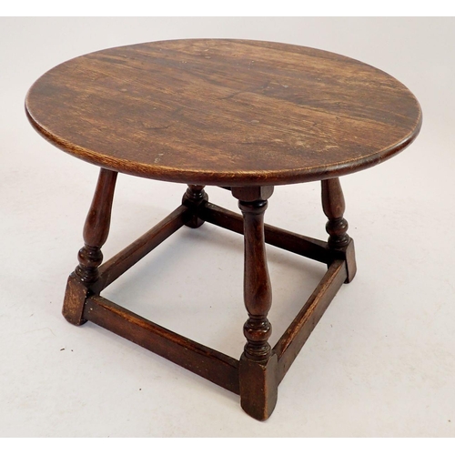 1288 - An oak circular coffee table on turned supports, 55cm