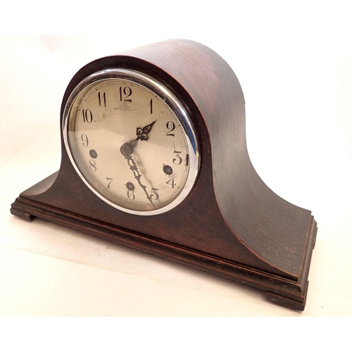 745 - A 1930's oak mantel clock with Westminster chime, 24cm tall