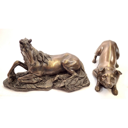 756 - A resin model of a horse and a dog 21cm long