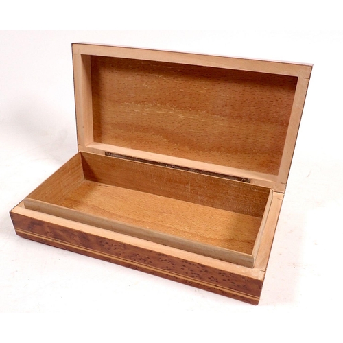 813 - An Italian marquetry box, 18.5cm wide