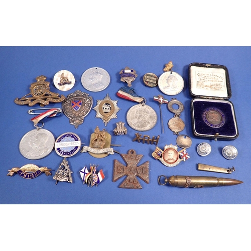 818 - A box of military badges etc. including silver United Nations badge