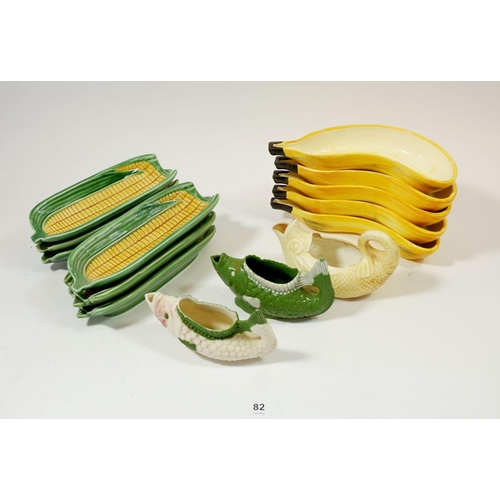 82 - A set of six sweetcorn dishes, five banana split dishes and three fish form jugs