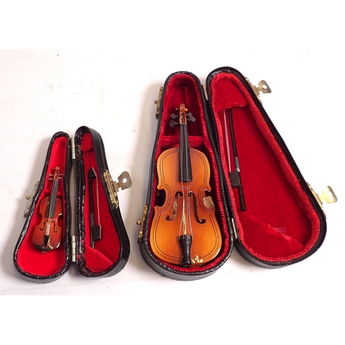 825 - A miniature violin and cello, cased - cello 15cm long