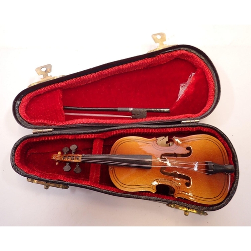 825 - A miniature violin and cello, cased - cello 15cm long