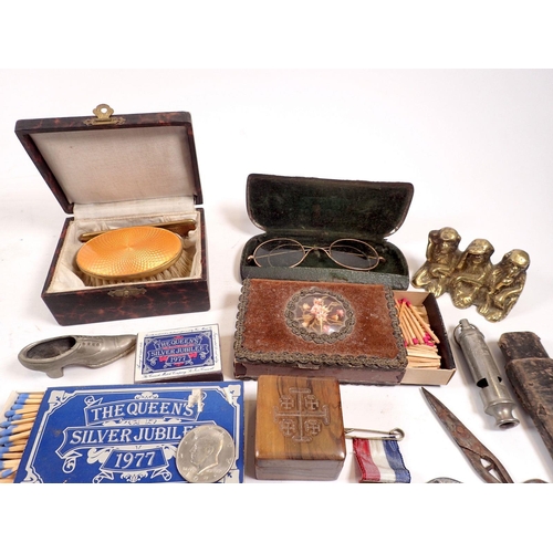 827 - A group of collectables to include whistle, cut throat razor, spectacles etc