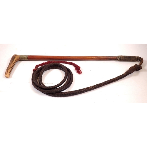 859 - A hunting crop with leather whip and horn handle