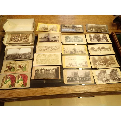 836 - A stereoscope viewer and quantity of cards