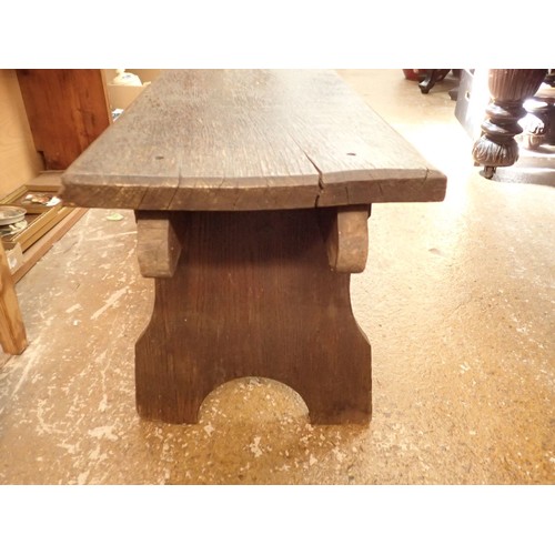 1289 - An old oak bench, 122cm long, 35cm tall