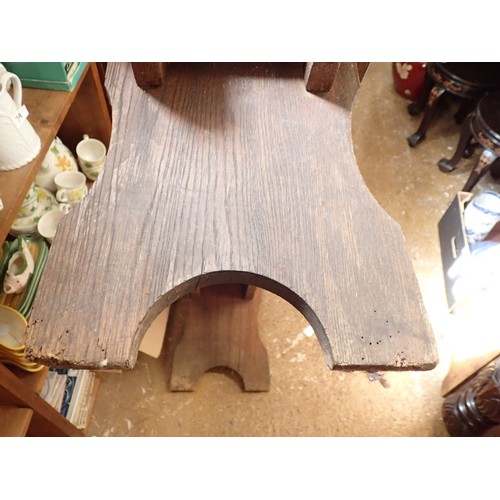 1289 - An old oak bench, 122cm long, 35cm tall