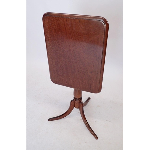 1086 - A 19th century mahogany rectangular tilt top occasional table