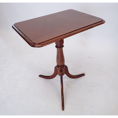 1086 - A 19th century mahogany rectangular tilt top occasional table