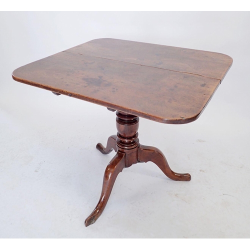 1088 - A 19th century mahogany occasional table on turned column and triple supports, 71.5 x 81.5cm