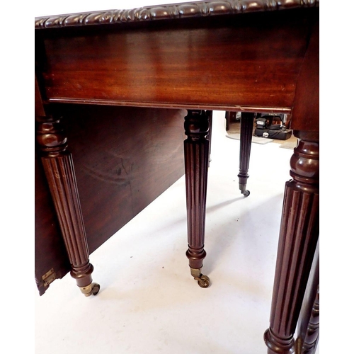 1095 - A good large early 19th century mahogany dining table with seven sections comprising: two D ends, a ... 