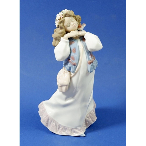 18 - A Lladro figure 06401 'Dreams of a Summer Past' boxed - good condition