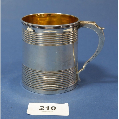 210 - A Georgian silver child's mug with reeded decoration, London 1827 by Edward Barton, 118g, 7.5cm