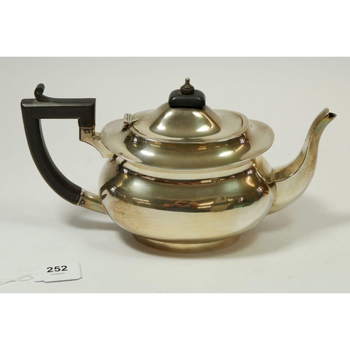Lot 252       