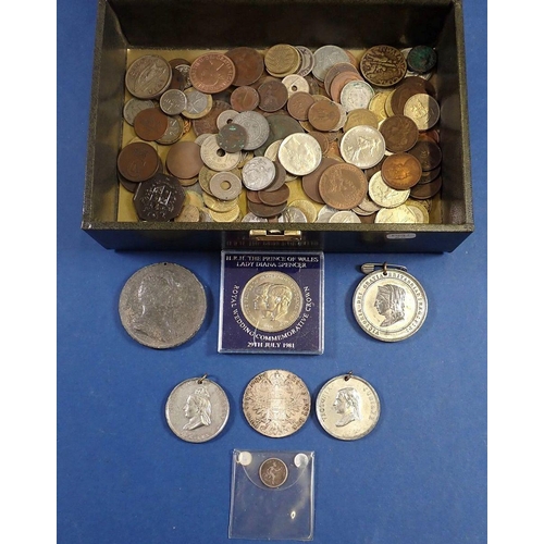 481 - A box of world coins and medallions including examples: British, Channel Islands, Eire, Egypt, Franc... 