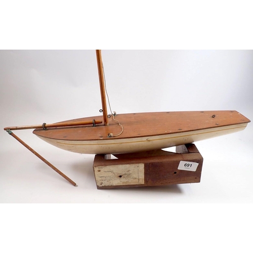 691 - A vintage wooden pond yacht, 47cm long