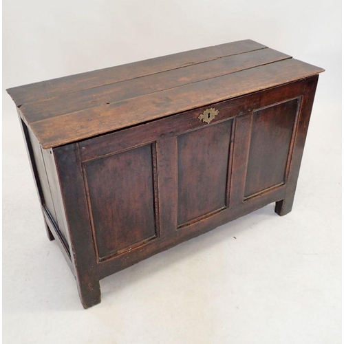 1189 - A 17th century elm coffer with triple panel front, 108 x 47 x 72cm