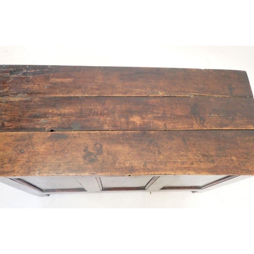 1189 - A 17th century elm coffer with triple panel front, 108 x 47 x 72cm