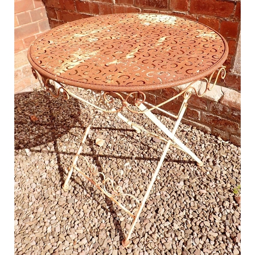 1200 - A vintage metal painted circular garden table with pierced design top with scrollwork decoration