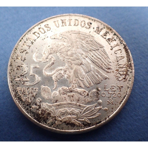 502 - A quantity of world coinage to include a cased US silver Morgan Dollar 1884, A Mexican silver Olympi... 