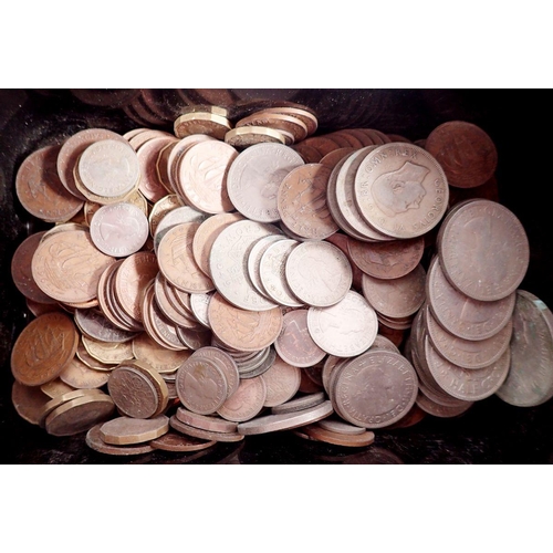 511 - A box of pre decimal and world coinage to include a number of half crowns, two shillings, shillings,... 