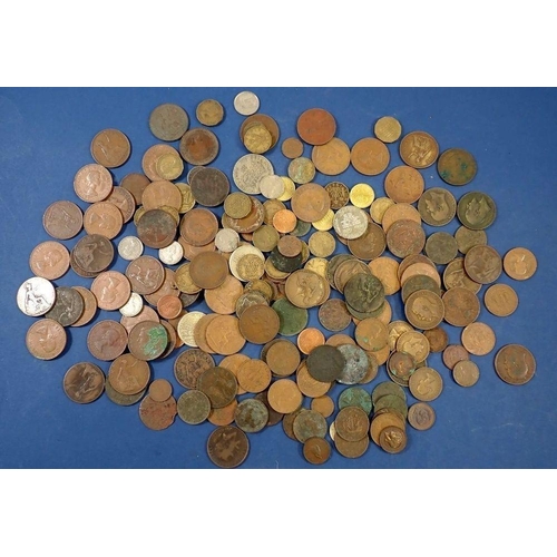 512 - A quantity of coinage pre-decimal and decimal including: farthings, halfpennies, pennies, brass thre... 