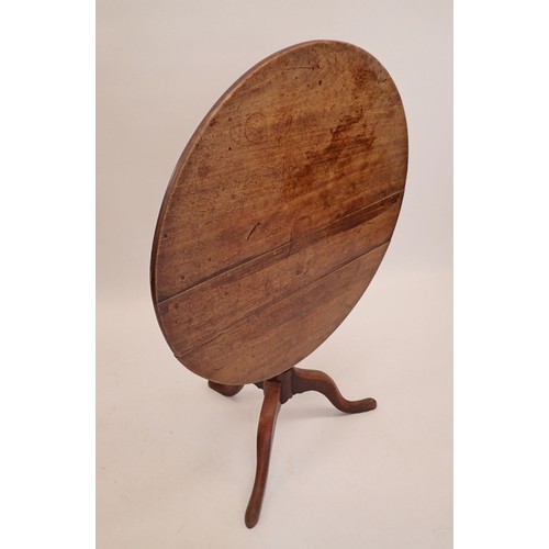 1188 - A Georgian oak tilt top circular occasional table on turned column and triple supports, 89.5cm diame... 