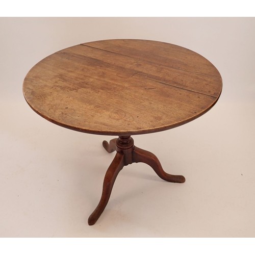 1188 - A Georgian oak tilt top circular occasional table on turned column and triple supports, 89.5cm diame... 