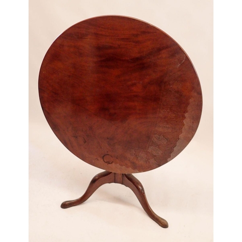 1103 - A Georgian mahogany tilt top circular occasional table on turned column and triple supports