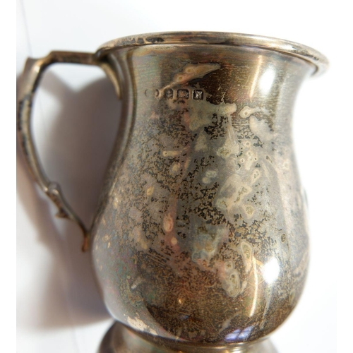 292 - A small silver christening cup tankard, Birmingham 1937, 8cm high, 75g