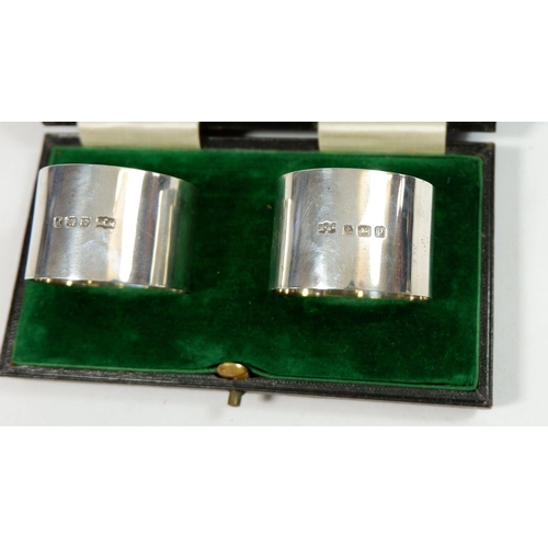 330 - A pair of heavy Mappin & Webb silver napkin rings - cased, Birmingham 1914, 118g
