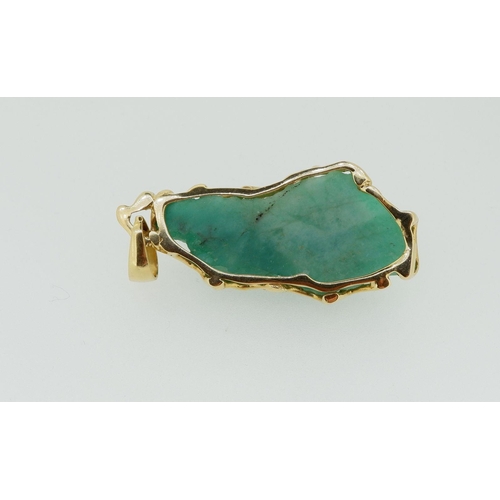 415 - A gold mounted uncut Columbian emerald 56.5k, 8.9g of gold, 6cm total length