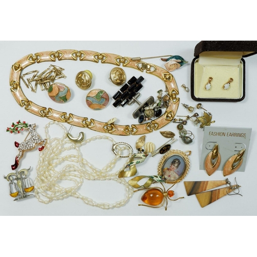 519 - Various costume jewellery