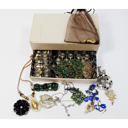 525 - A box of costume jewellery