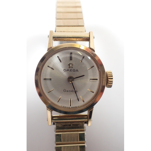 570 - An Omega gold plated mechanical ladies wrist watch