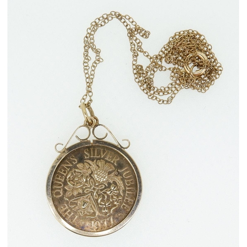 589 - A 9ct gold scroll top coin mount on a fine 9ct gold chain containing a 1977 Silver Jubilee medallion... 